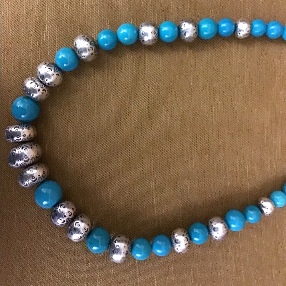 NWOT Beautiful Silver and Turquoise Necklace